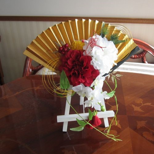 和モダン☆色鮮やかな紅白の和装ブーケ☆ウェディングブーケ☆前撮り☆造花 和モダン×和装ブーケのご紹介 | ブログ | 姫路で結婚式を挙げる