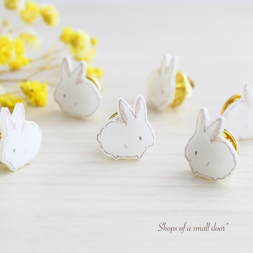 ピンバッジ*白うさぎ ピンバッチ small door* 通販 12387009｜Creema