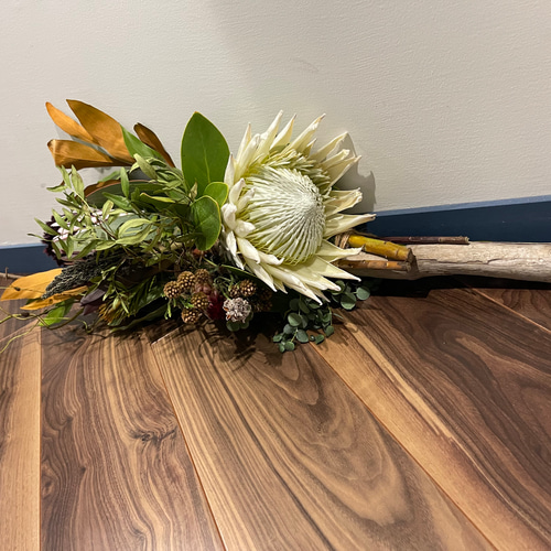 流木フラワーアレンジ】圧倒的存在感のキングプロテアやワイルド