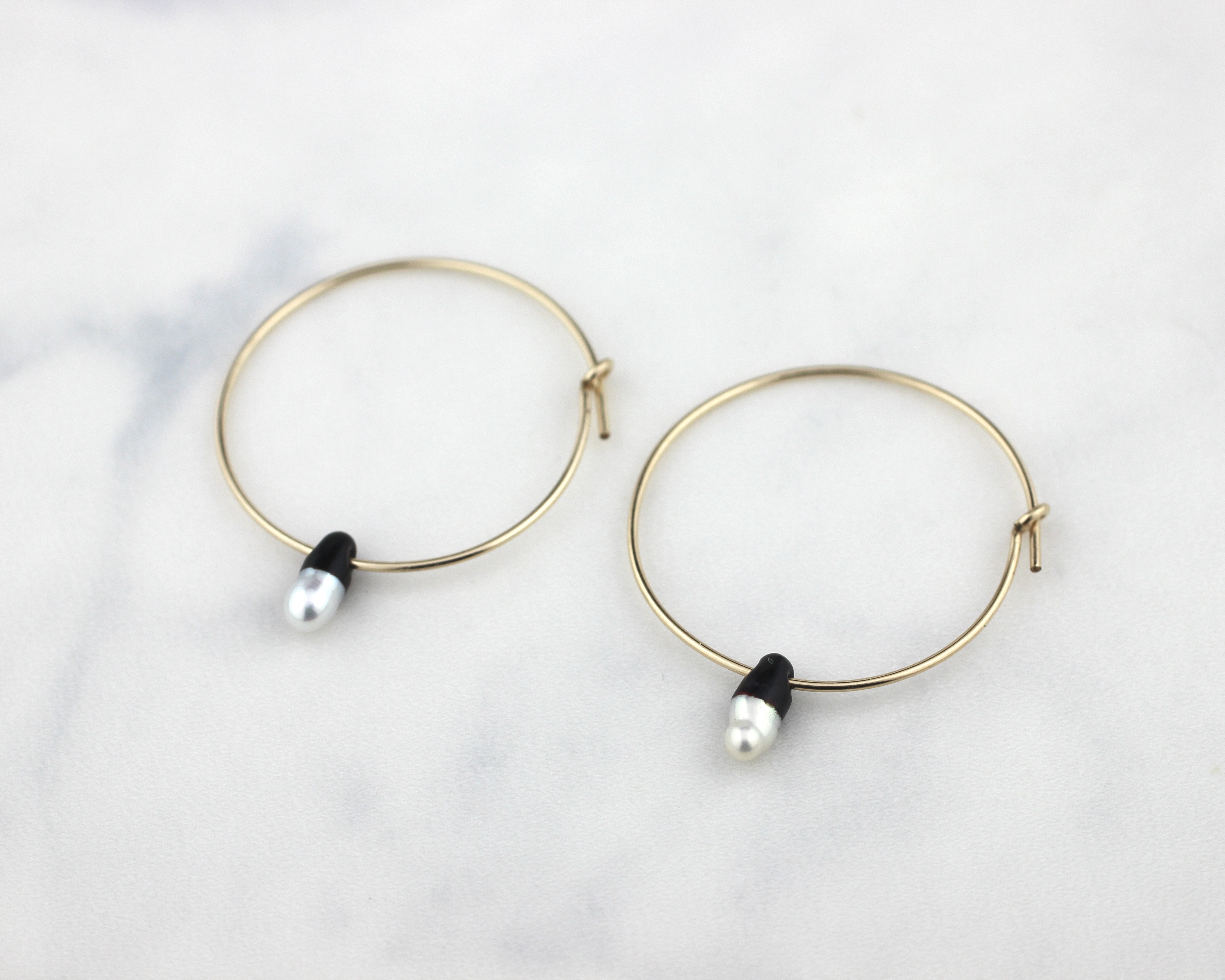 top color pearl earrings black