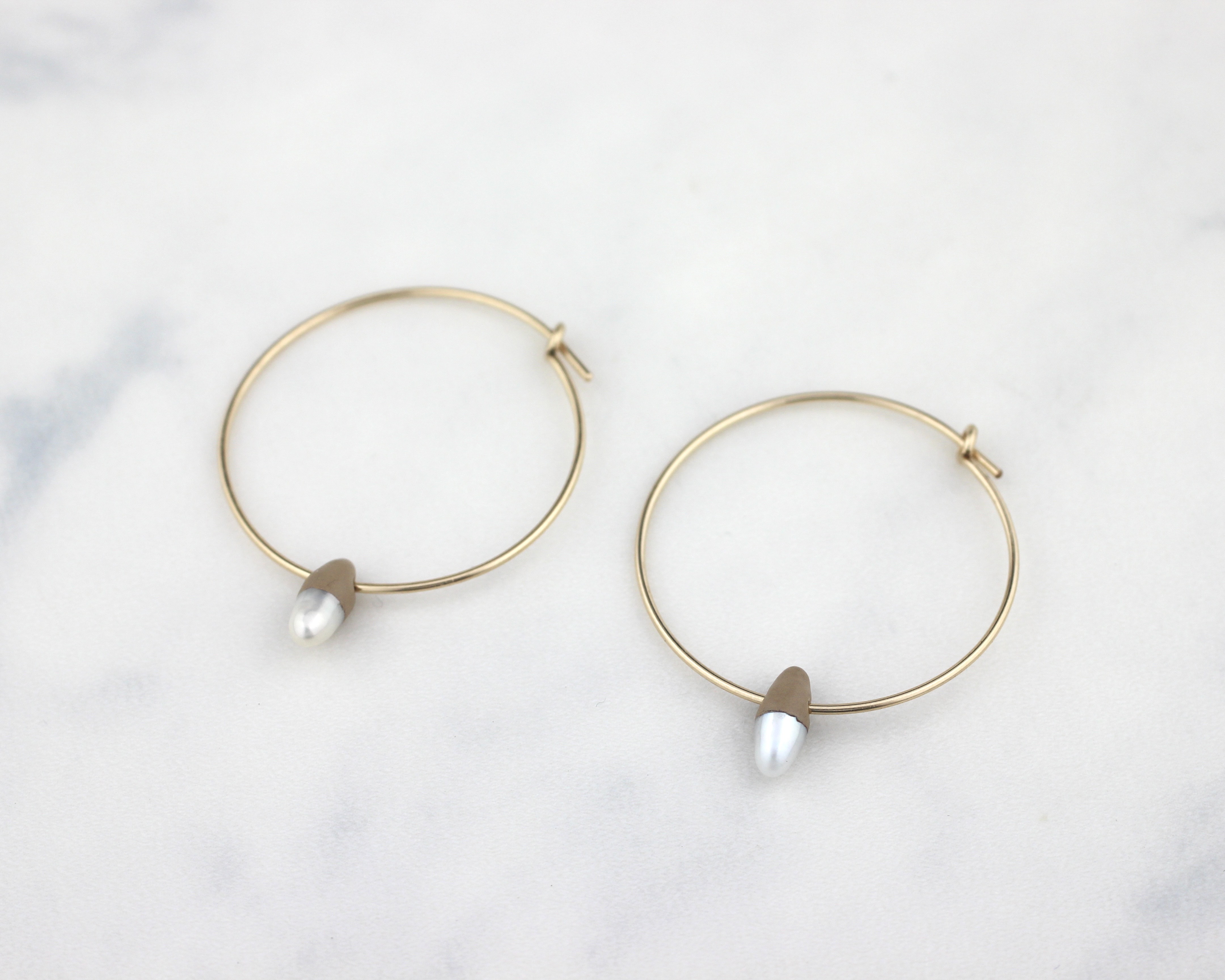 top color pearl earrings white