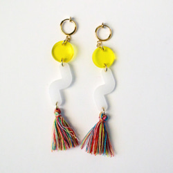 Chips Earrings 05 / アクリルパーツとタッセルの大ぶりイヤリング 2枚目の画像