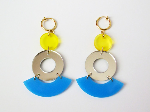 Chips Earrings 06 / アクリルパーツの大ぶりイヤリング 2枚目の画像