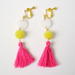 Chips Earrings 10 / アクリルパーツとタッセルの大ぶりイヤリング 2枚目の画像