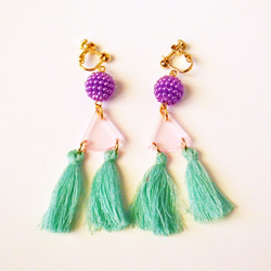 Chips Earrings 17 / アクリルパーツとタッセルの大ぶりイヤリング 2枚目の画像