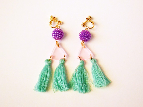 Chips Earrings 17 / アクリルパーツとタッセルの大ぶりイヤリング 2枚目の画像