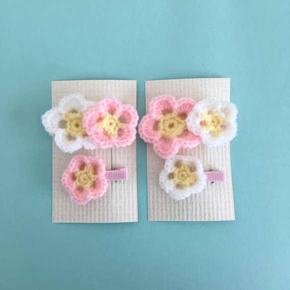 春待つお花のベビーヘアクリップ　二個セット　手編み　梅・桃の花　和風 5枚目の画像