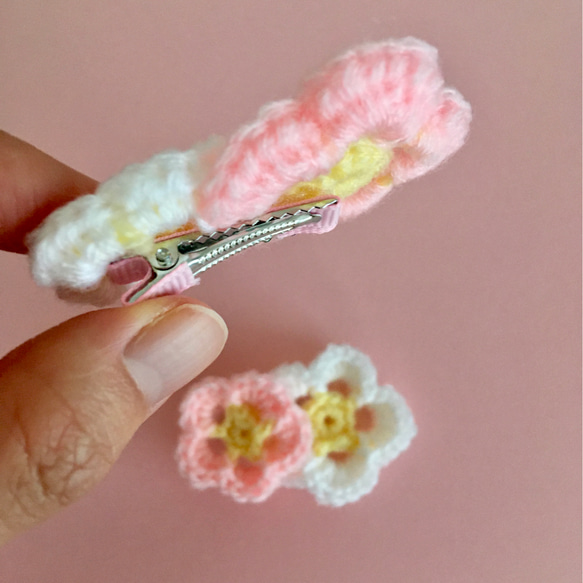 春待つお花のベビーヘアクリップ　二個セット　手編み　梅・桃の花　和風 8枚目の画像