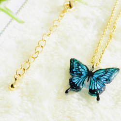 幸せ運ぶ「青い蝶」ネックレス（50㎝+アジャスター5㎝） 2枚目の画像