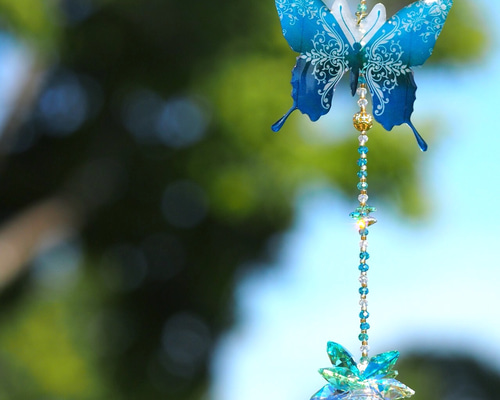 スワロフスキー19個】幸運の光☆神秘の「碧い蝶」サンキャッチャー／約
