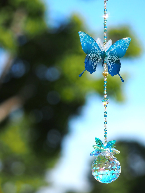 スワロフスキー19個】幸運の光☆神秘の「碧い蝶」サンキャッチャー／約