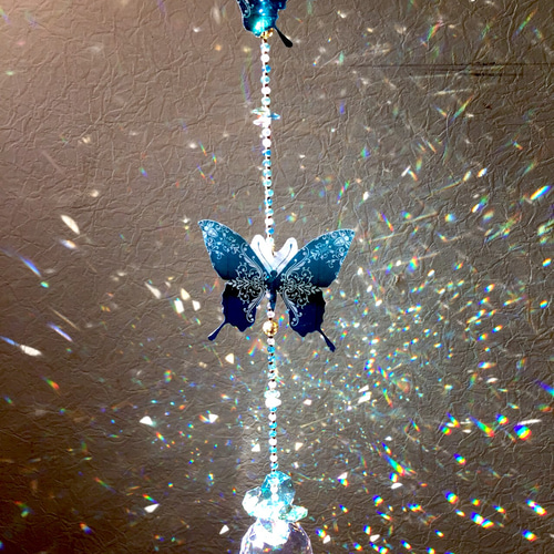 スワロフスキー19個】幸運の光☆神秘の「碧い蝶」サンキャッチャー／約