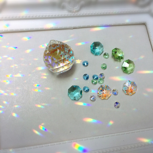 スワロフスキー19個】幸運の光☆神秘の「碧い蝶」サンキャッチャー／約