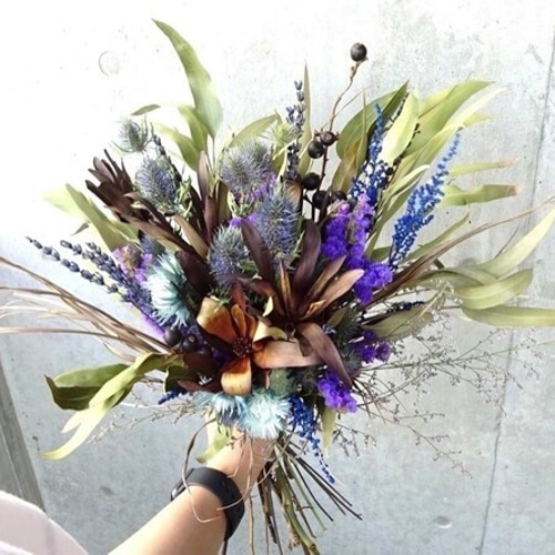 ボリューム選べる！】ネイティブフラワーを束ねた明るいカラーのブーケ