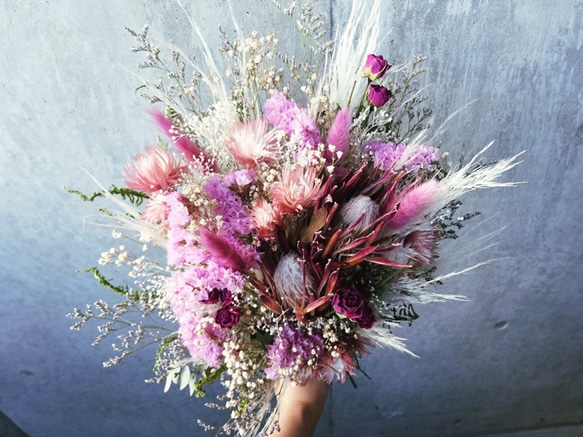 【人気】おしゃれピンク系小花を細かく束ねたブーケ ドライフラワー スワッグ プレゼント 花束 2枚目の画像