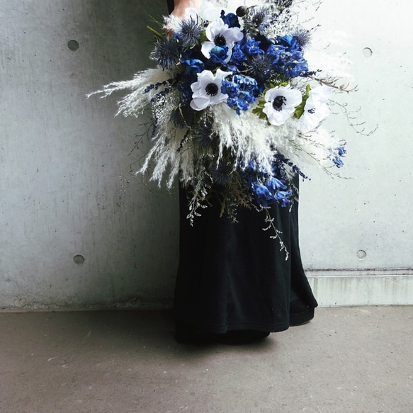 【大人気】アネモネ&ブルーホワイトの個性派ブーケ ウェディングブーケ プレゼント 花束 ドライフラワーブーケ 2枚目の画像