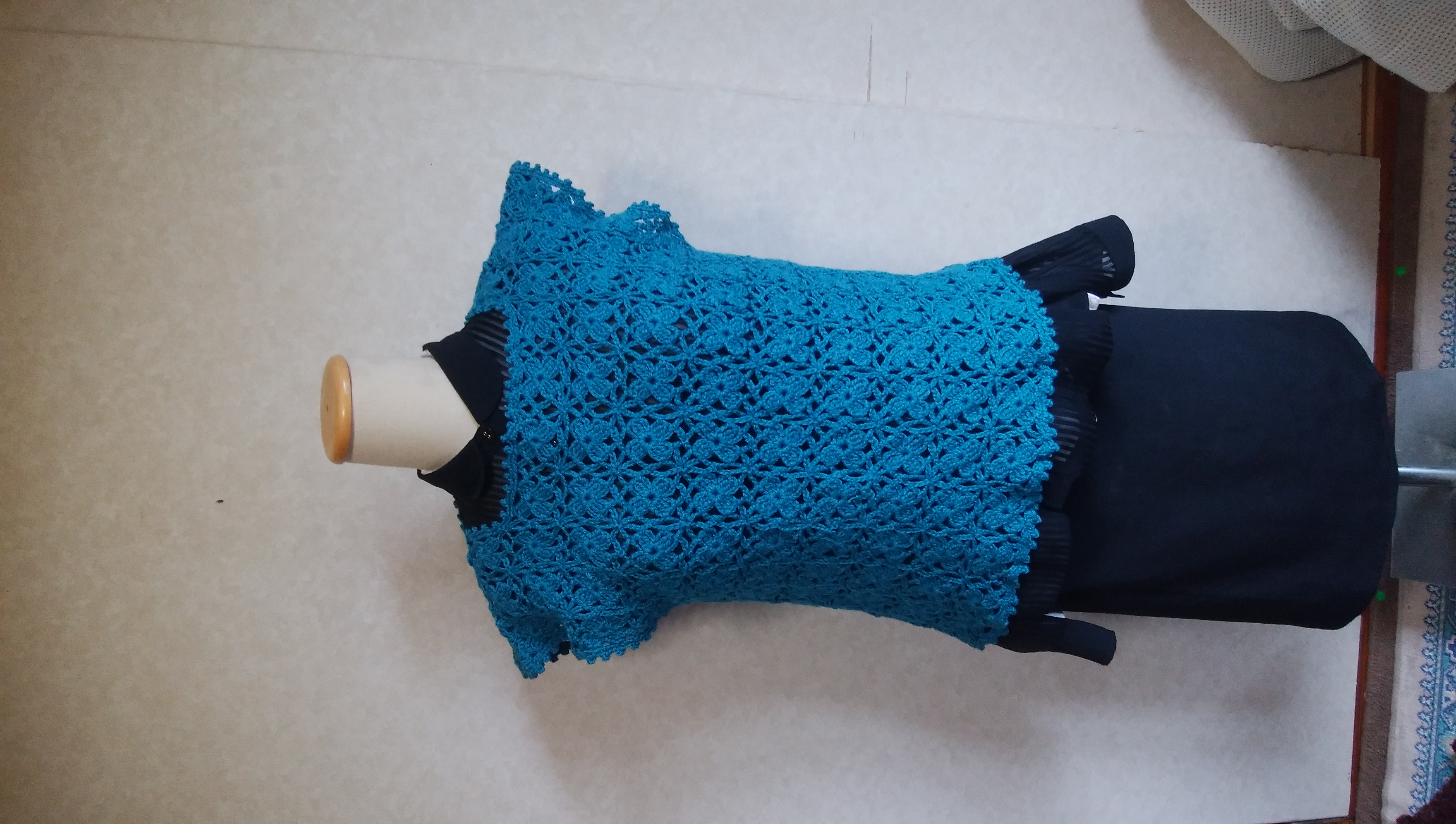 花モチーフ糸を切らないで作成ベスト  一品物