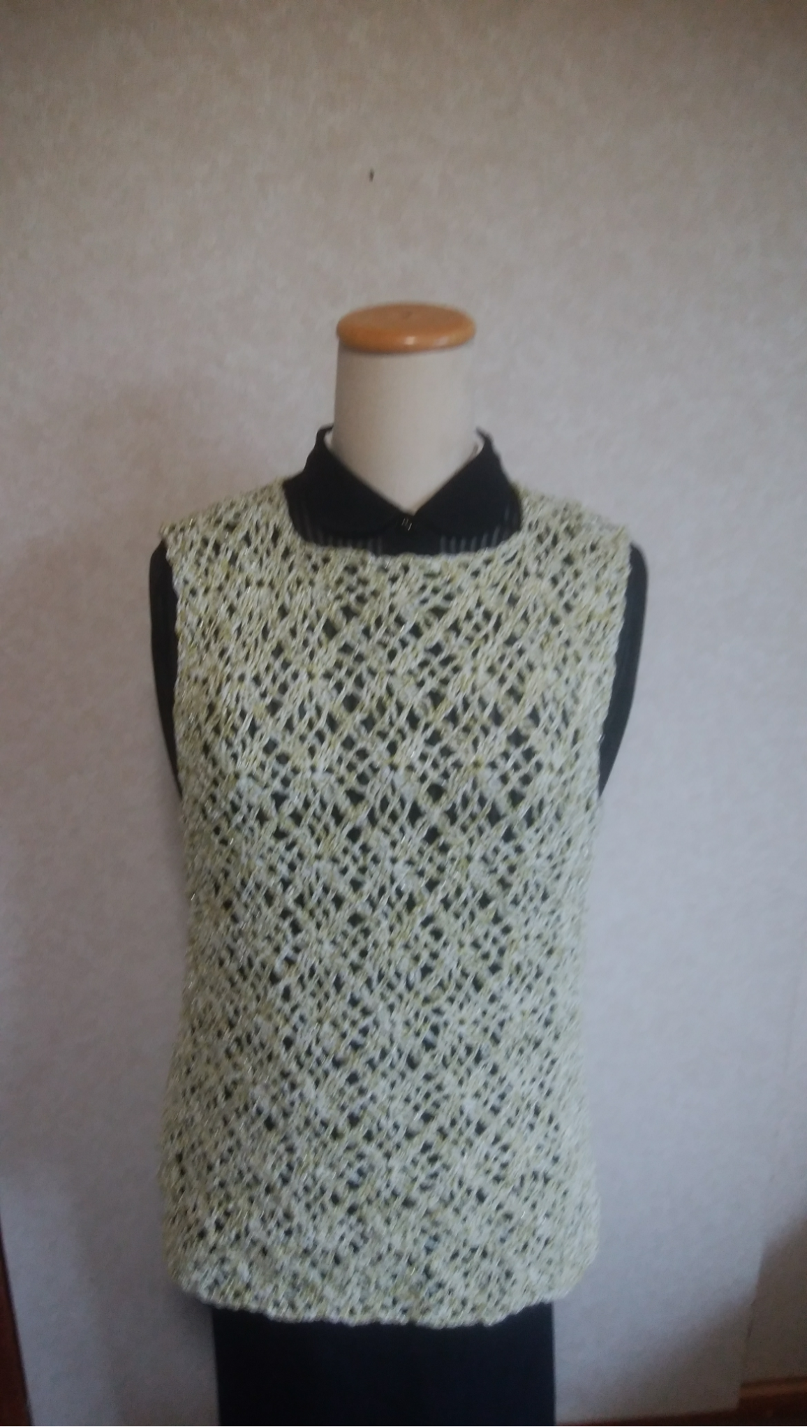 糸を切らない連続模様ベスト  一品物