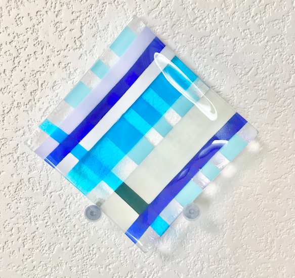 『爽-交差』ガラス皿 青・水色・透明チェック柄 2枚目の画像