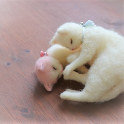 羊毛◆なかよし猫★白桃　Φ13.5cm 4枚目の画像