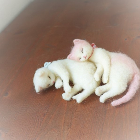 羊毛◆なかよし猫★白桃　Φ13.5cm 8枚目の画像