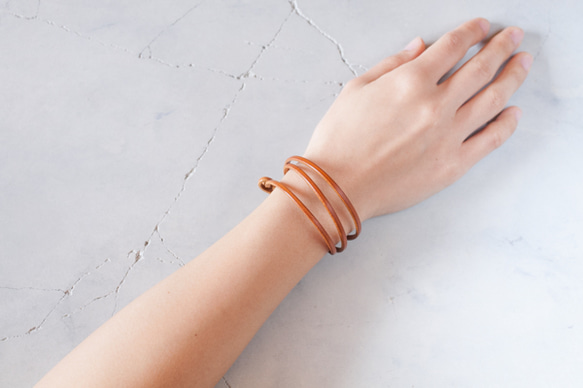 革のブレスレット キャメル 4枚目の画像