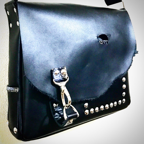 HレザーMショルダーバッグ 牛革 本革 メンズ ハード おしゃれ 人気