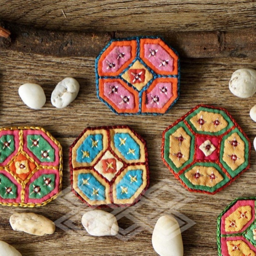 刺繍 コースター ベトナム ハッピー コースター かわいい ぬくもり