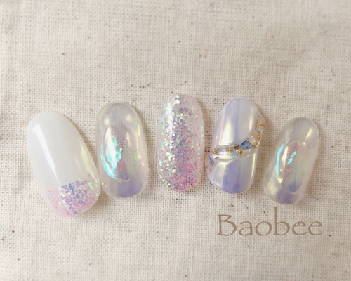 乳白色×オーロララメシェル使用ネイルチップ ブライダルや成人式