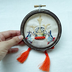 毛利元就の兜飾り　コンパクトな刺繍枠飾り 5枚目の画像