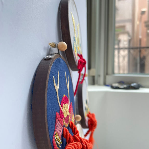 【参考商品】真田幸村の兜飾り　コンパクトな刺繍枠飾り 7枚目の画像