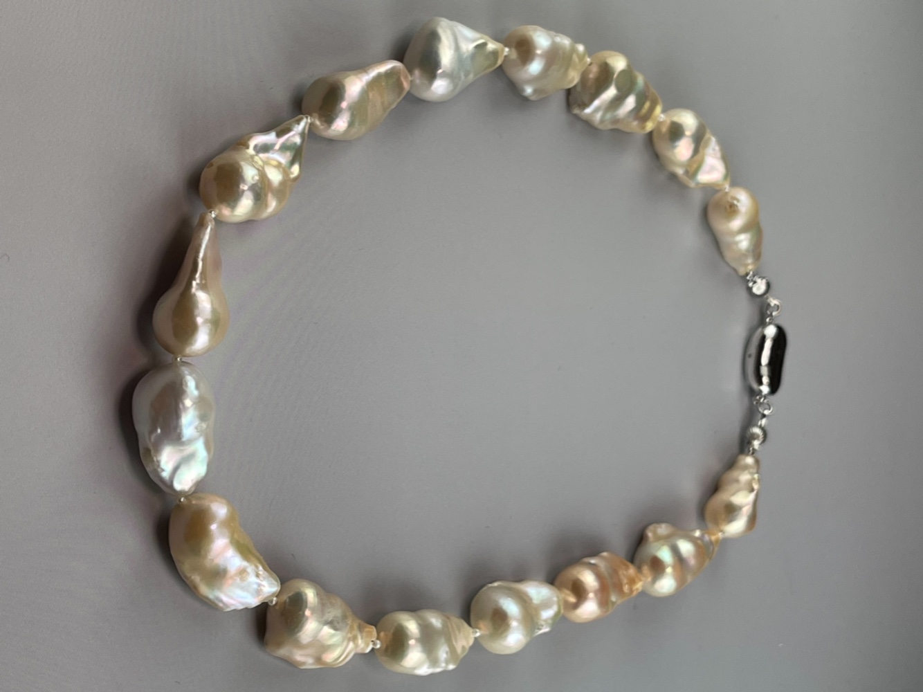 バロックパールのネックレス