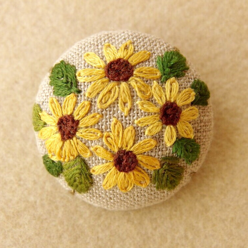 人気を誇る 【r様】No.128 刺繍ブローチ 向日葵の花かご ファッション