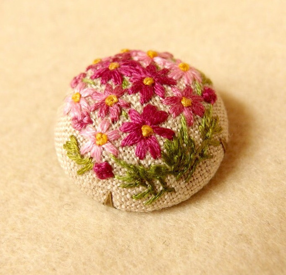 秋の花 コスモス刺繍ブローチ 2枚目の画像