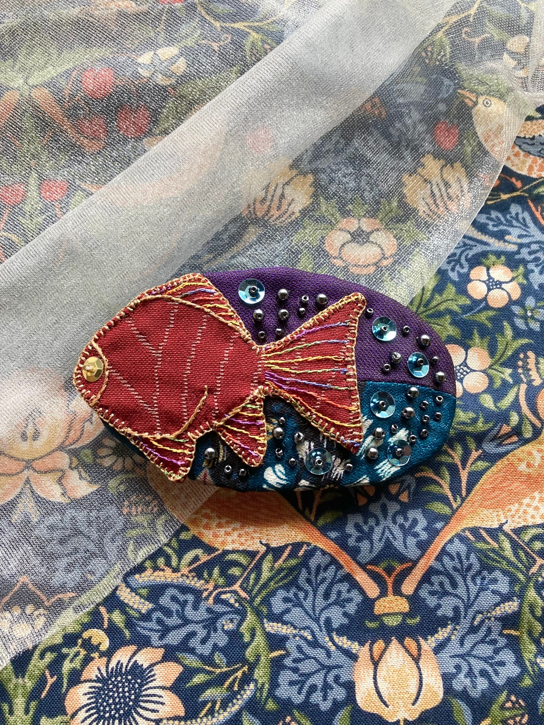 泳ぐ金魚バレッタ　B