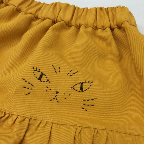 あすか工房の【ねこ刺繍スカート】やまぶき 2枚目の画像