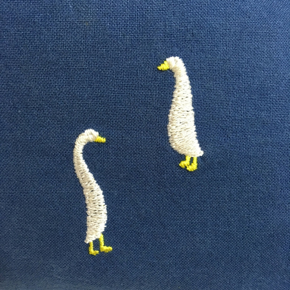 ガチョウの刺繍が入ってる珍しいトートバッグ**ネイビー 2枚目の画像