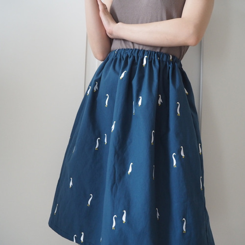 特集掲載】ガチョウの刺繍が入ってる珍しいスカート**ネイビー フレア