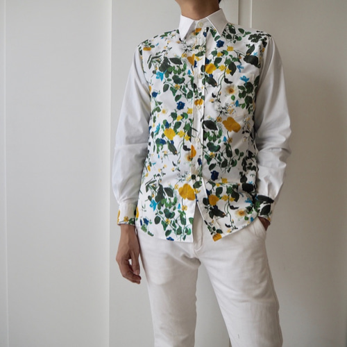 ボタニカル柄と真っ白が眩しい綺麗めメンズシャツ シャツ・ブラウス