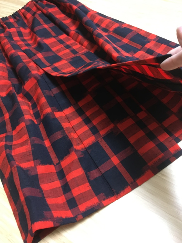 着物スカート**リメイク品**赤×黒 3枚目の画像
