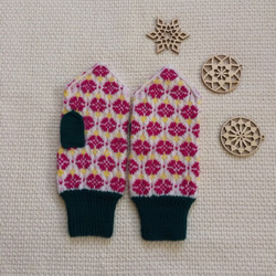 編みこみミトン　ピンクの花だらけ　ｸﾞﾘｰﾝﾘﾌﾞ 1枚目の画像