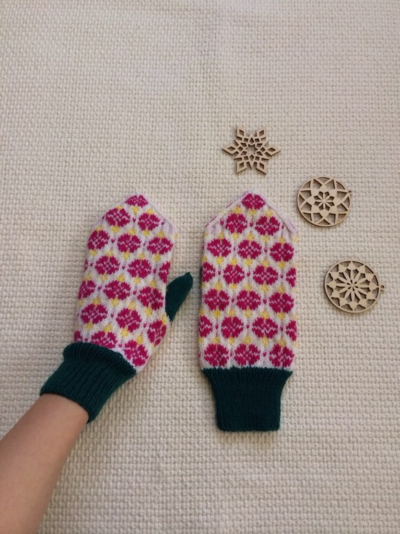編みこみミトン　ピンクの花だらけ　ｸﾞﾘｰﾝﾘﾌﾞ 3枚目の画像