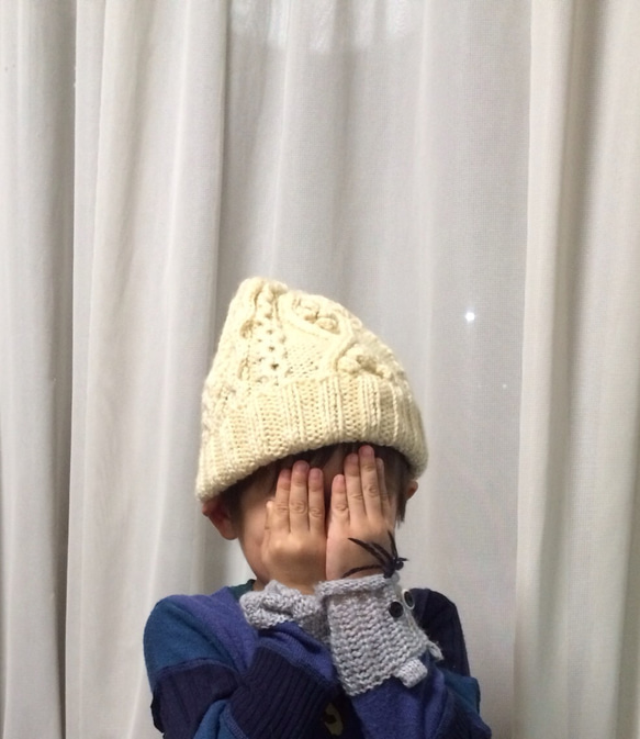 【ryo様お取り置き】kidsサイズ  アラン模様のニット帽 グレージュ 4枚目の画像