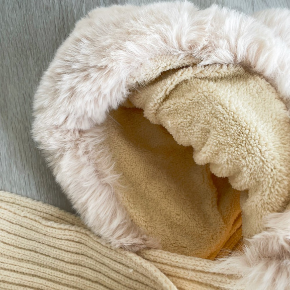 編み物 防寒 秋冬 マフラー付きボンボンニット帽子 7枚目の画像