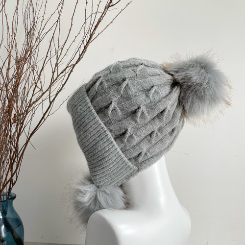 【極美品】Stella McCartney☆ポンポンニット帽☆ニット帽☆グレー 極美品】Stella McCartney☆ポンポンニット帽☆ニット帽☆グレー
