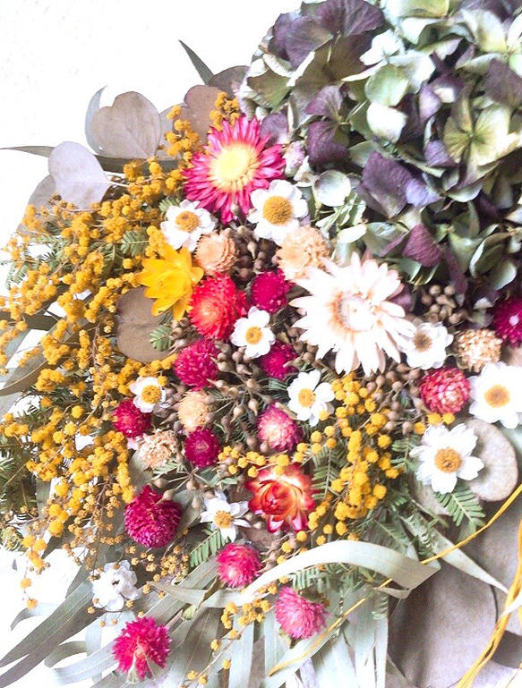 ❬ 再販、受注制作 ❭ミモザとユーカリ&紫陽花とヘリクリサムのスワッグ 3枚目の画像