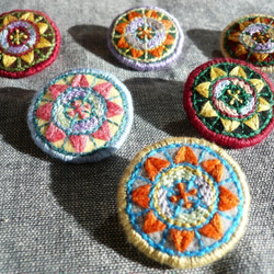 レトロ刺繍ブローチ 4枚目の画像