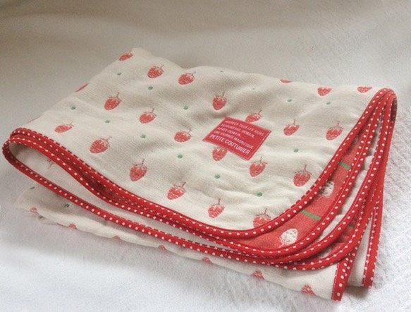 いちごのおひるねサイズのブランケット 雑貨・その他 春生 通販