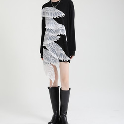 秋の女性の不規則な天使の羽対照的な色のT-スカートデザインセンスブラック長袖ドレス 2枚目の画像