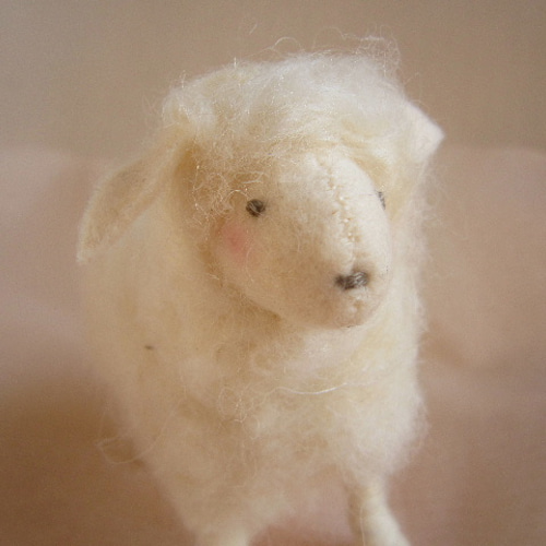 羊毛フェルト ひつじのお母さん 羊毛フェルト sumica 通販 325161｜Creema